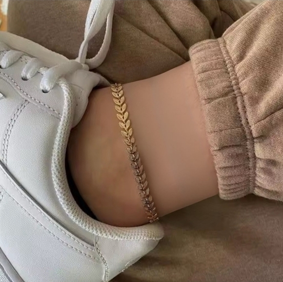 ❗️5/$25❗️Elegant Gold-Tone Anklet - Picture 1 of 1
